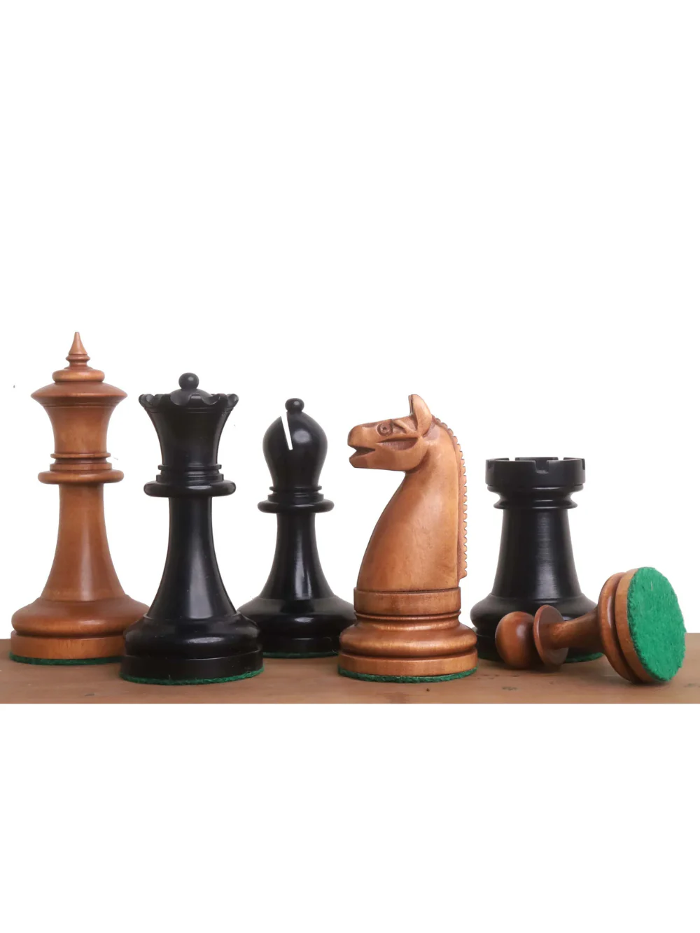 1900s' American Chess Company Reproduction Set - Antiqued Boxwood Pieces with Board & Box - Image 3