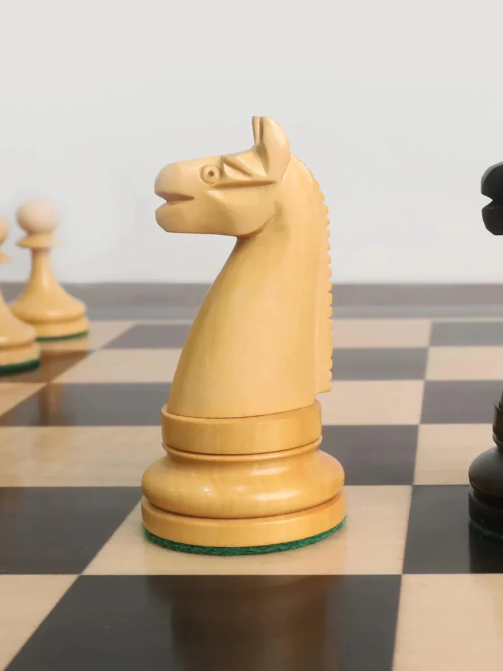 1900s' American Chess Company Reproduction Set - Ebony Wood Pieces with Board & Box - Image 6