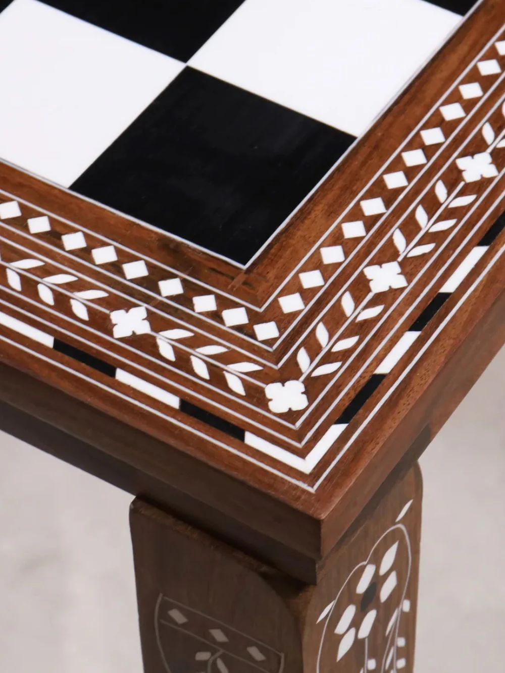 Players Wooden Chess Table - Golden Rosewood & Acrylic Ivory - Image 6