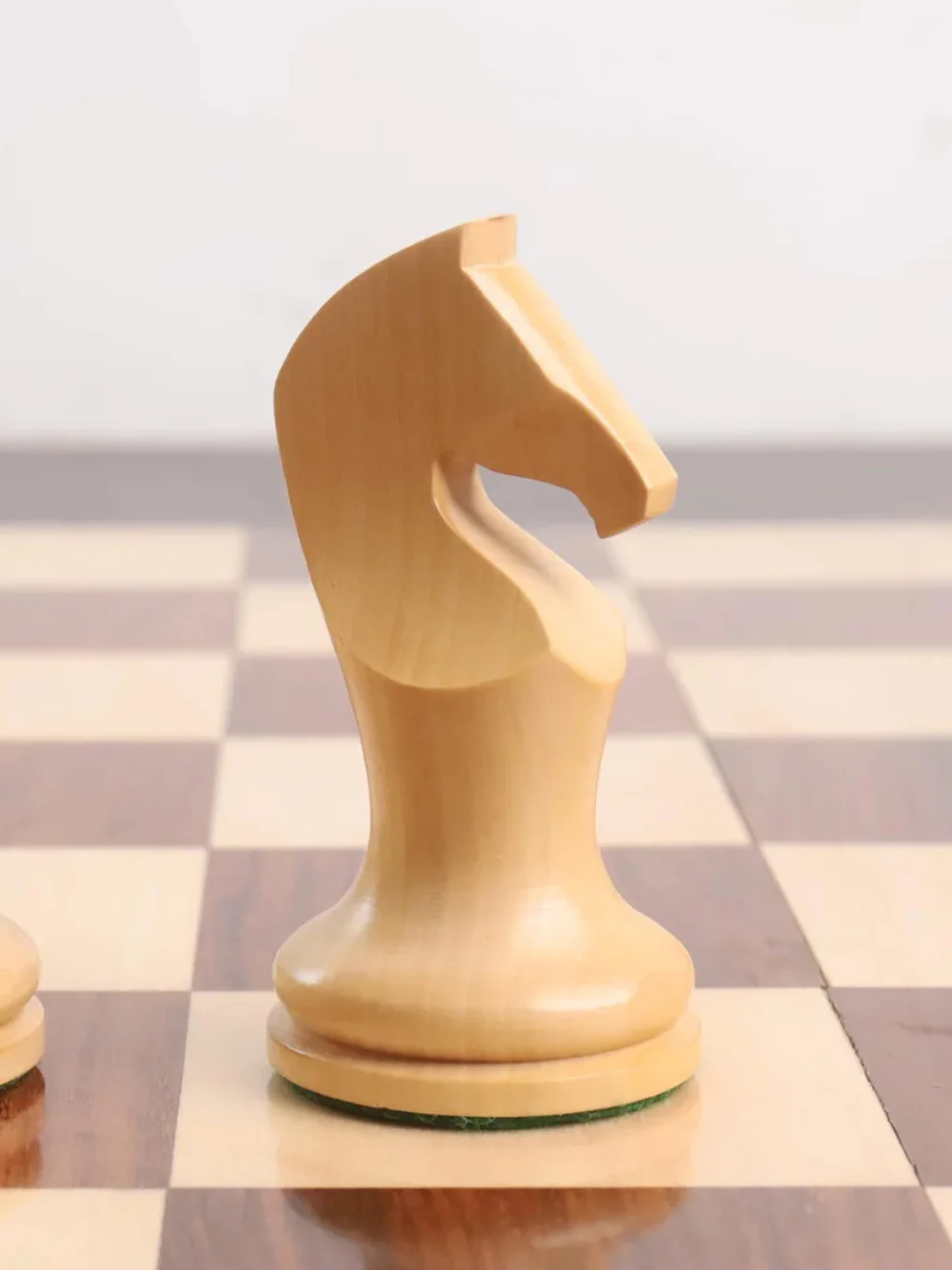 3.9" Zadar Series Modern Minimalist Chess Set - Golden Rosewood Pieces with Borderless Board & Box - Image 4