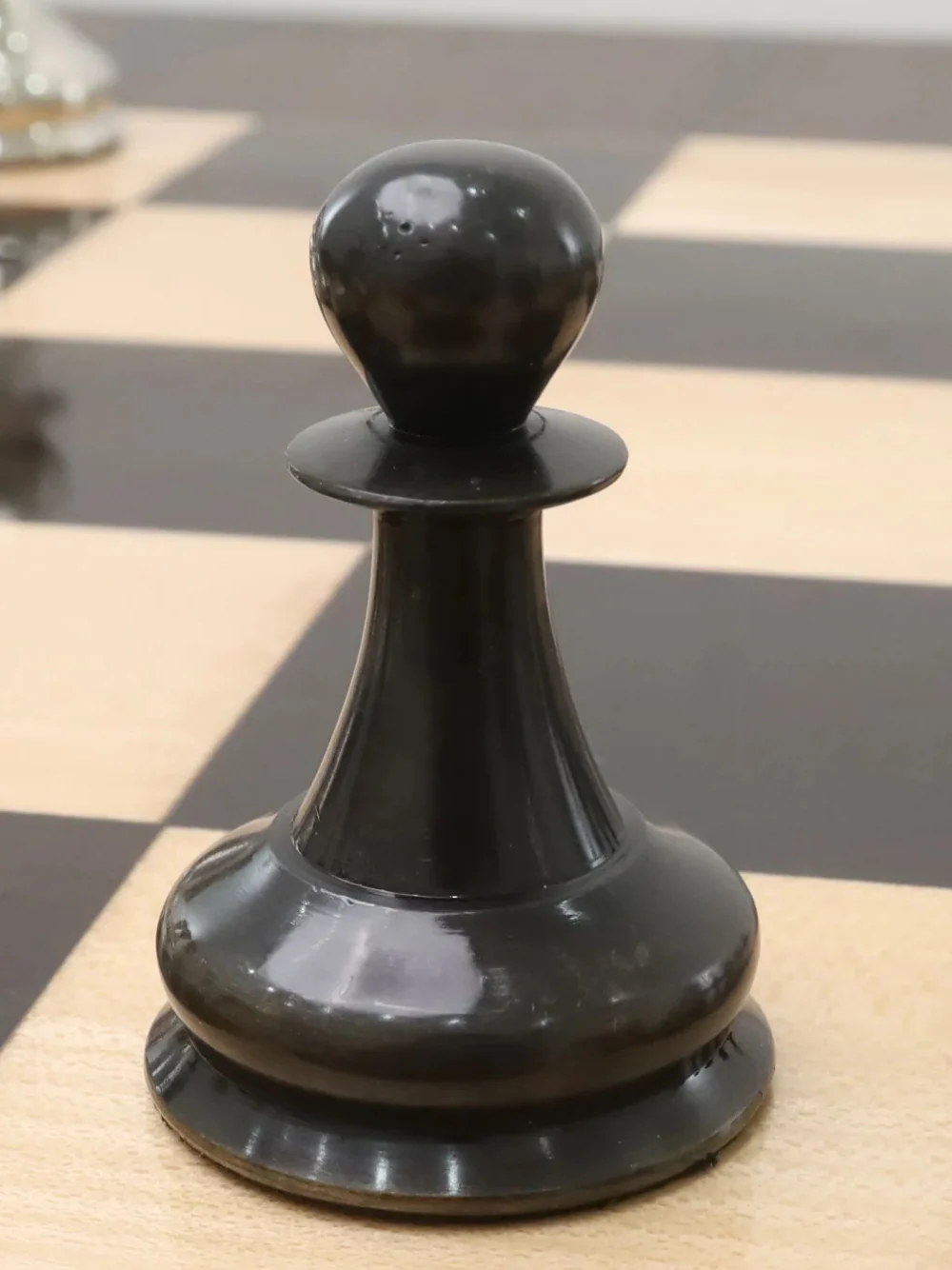 4.5" Jacques Staunton 1849 - Luxury Brass Metal Chess Pieces Only Set - Silver & Grey- Extra Queens - Image 6