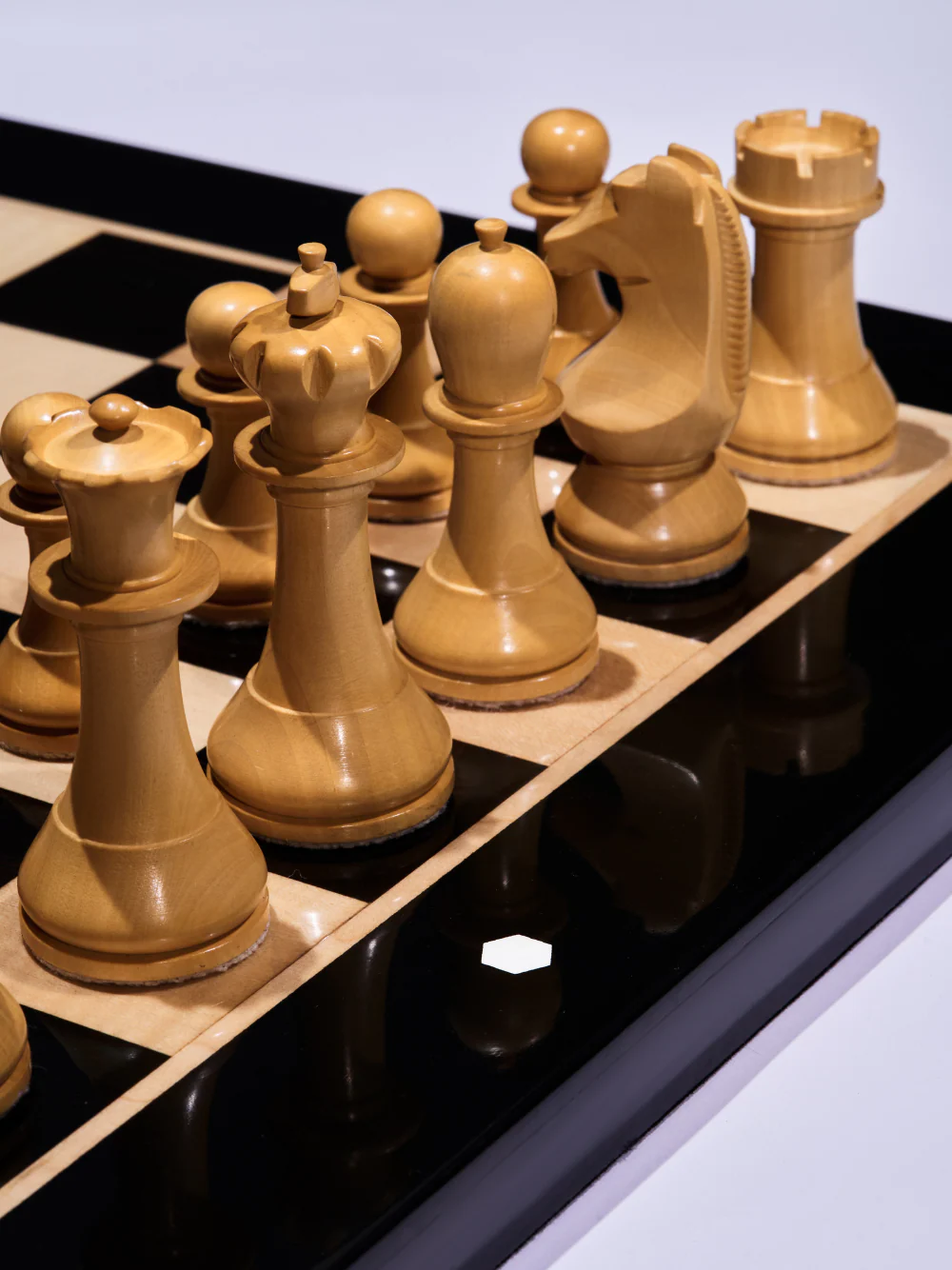 Official World Chess Black Premium Set - Image 3