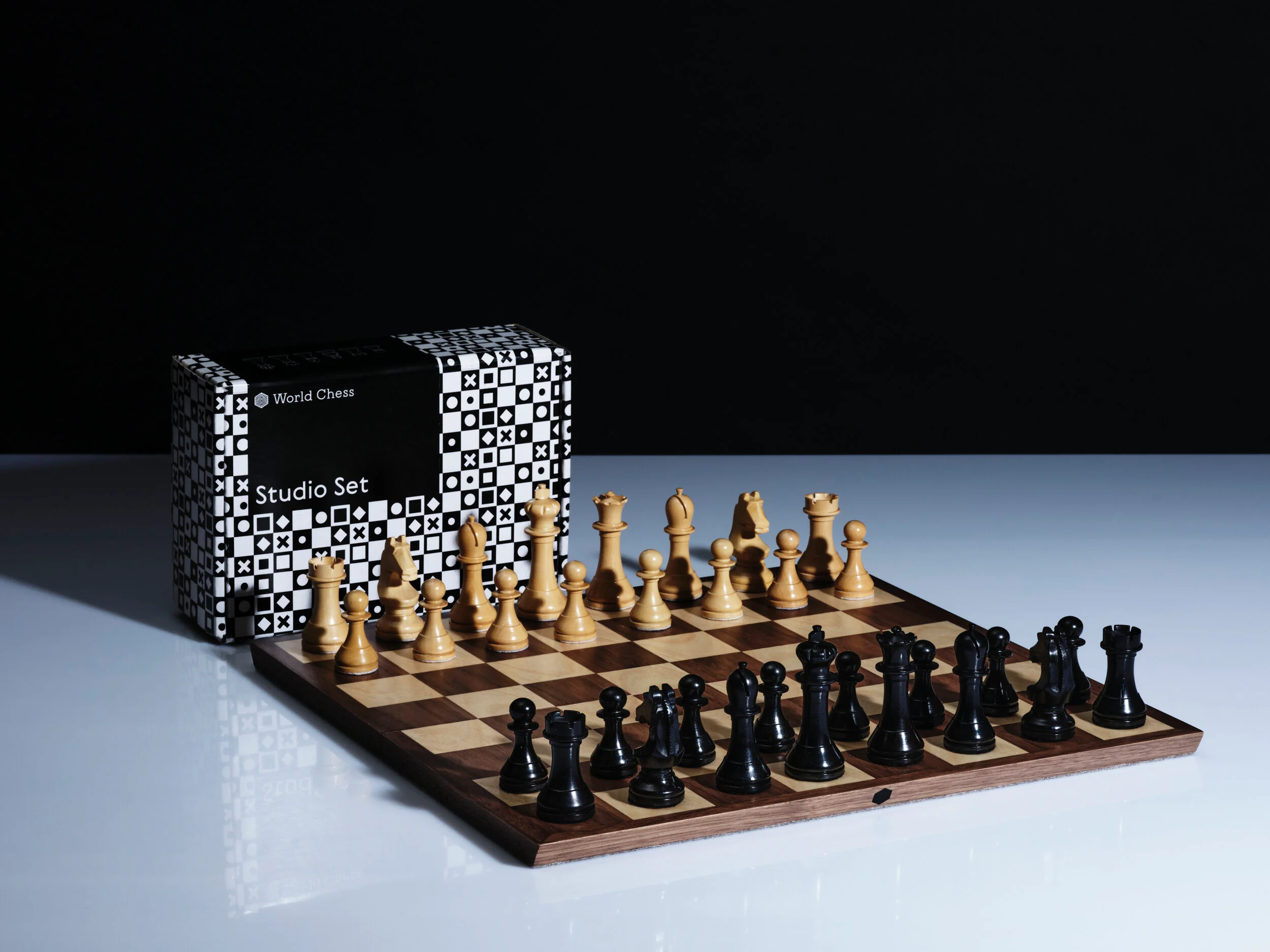 Official World Chess Studio Set - Image 4