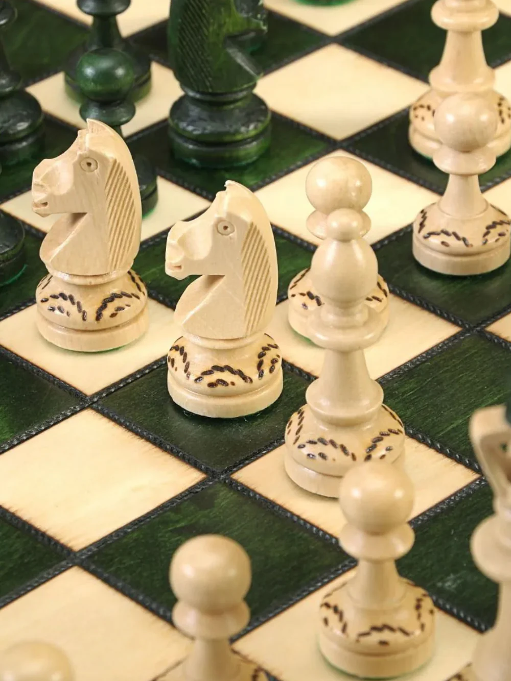 The Green Senator Chess Set - Image 5