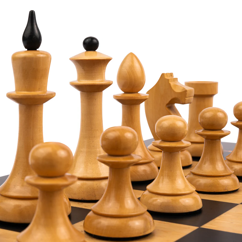 The Queen's Gambit Official Set - Image 3